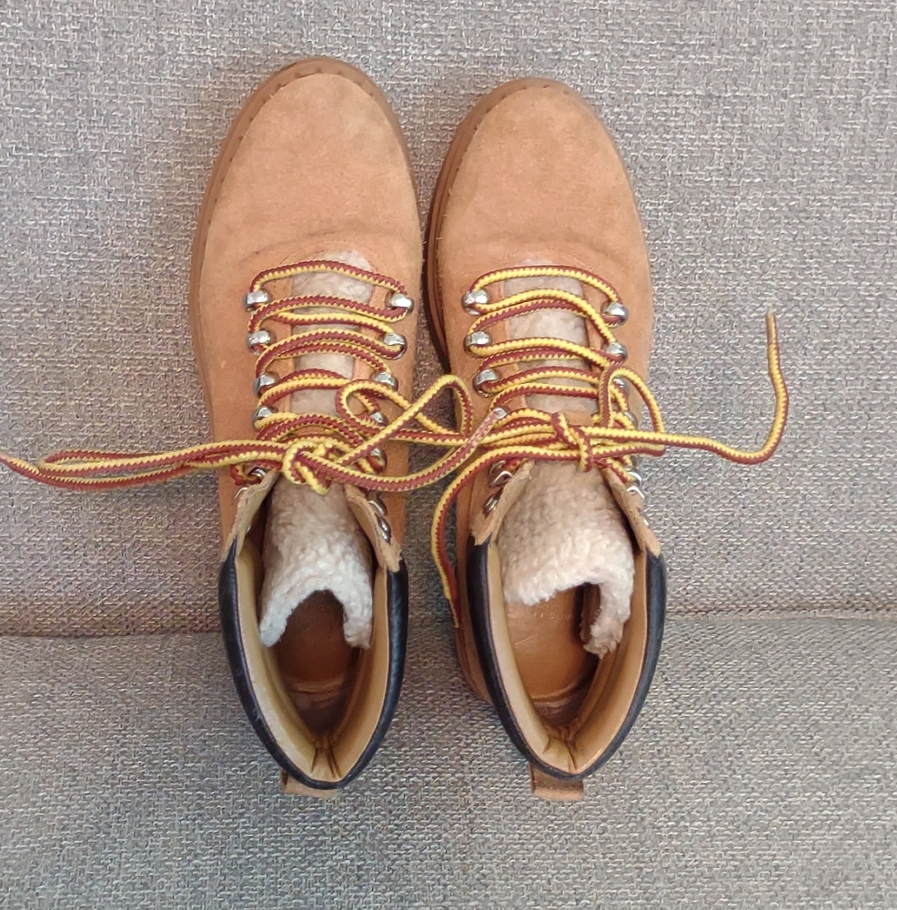 Firm Final price!*Hiking Bootie(7M)